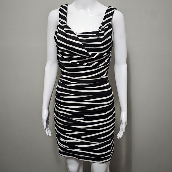 Express Black & White Stipe Pleated Sheath Mini Dress Size 6 - Picture 2 of 9